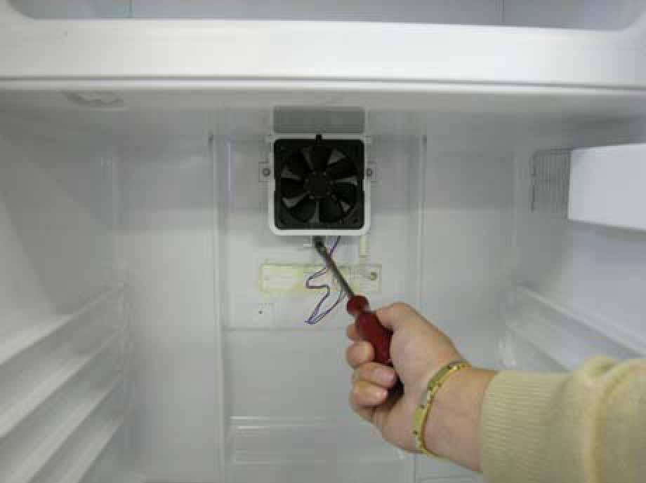 continuación: 1. Quitar el sensor del compartimento refrigerador 2.