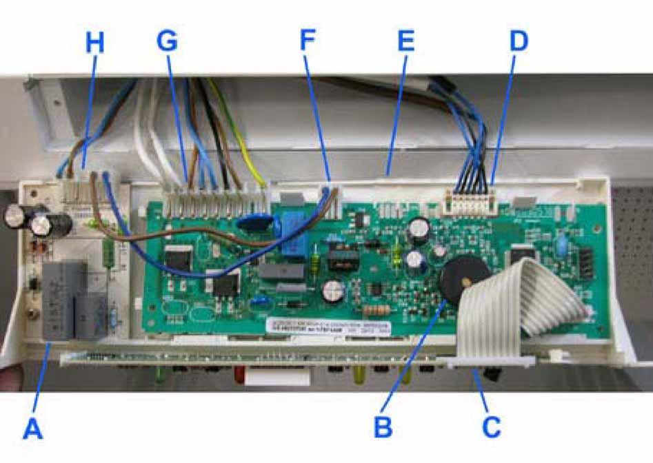 B Zumbador C Electrónica de indicación D Borne de conexión del sensor - Sensor del compartimento de refrigeración =
