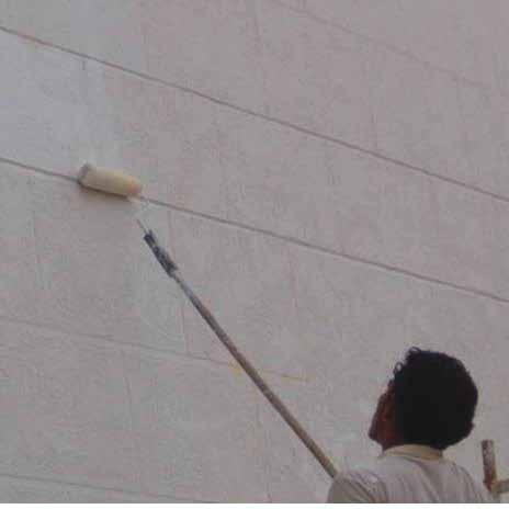 USO EXTERIOR Masilla acrílica de grano medio que genera textura al ser aplicada en muros exteriores, que posteriormente van a ser pintados. Tiene alta capacidad de llenado.