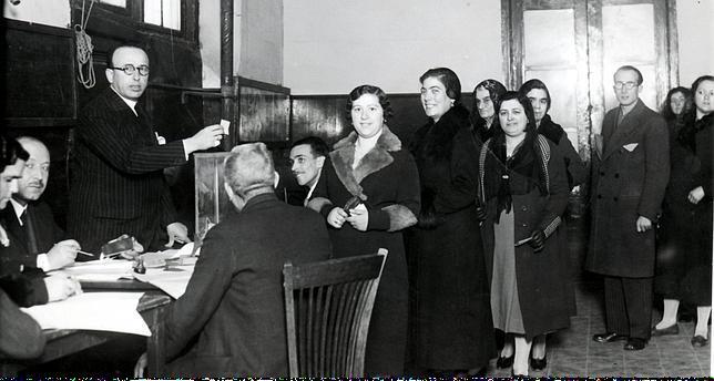 HISTORIA DE UNA CONQUISTA CONSTITUCIÓN DE 1931 En el periodo 1931-1936 la mujer española conquisto una serie de derechos que hasta entonces parecían inalcanzables.