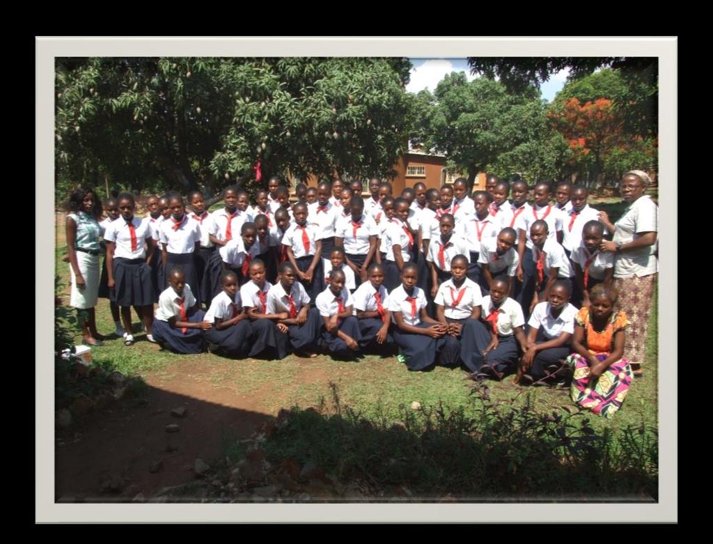 ALFABETIZACIÓN EN KALUBWE Y TABA CONGO A través de los proyectos de alfabetización y promoción de la mujer de Kalubwe y Taba Congo, se está consiguiendo que las alumnas adquieran un grado de