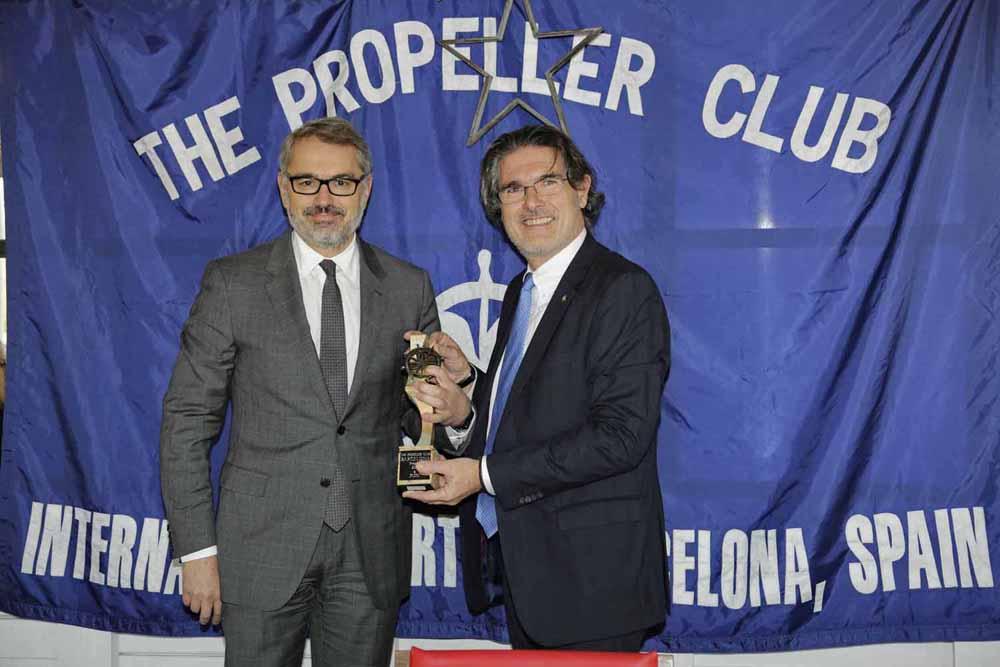 DICIEMBRE 2015 II PREMIO PROPELLER El martes 15 de diciembre, el Propeller Club de Barcelona hizo entrega del II Premio Propeller a Marc Puig, CEO de Puig.