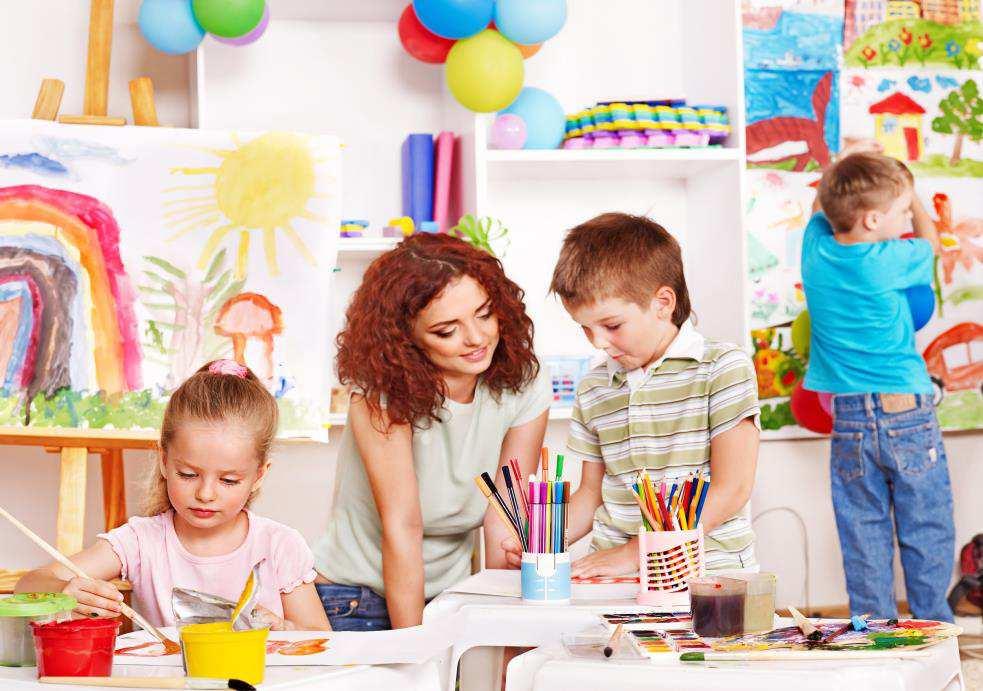 Objetivos Específicos de la Formación Dominar la base teórica de la educación Montessori y sus objetivos Comprender profundamente las características y el funcionamiento del ambiente preparado idóneo