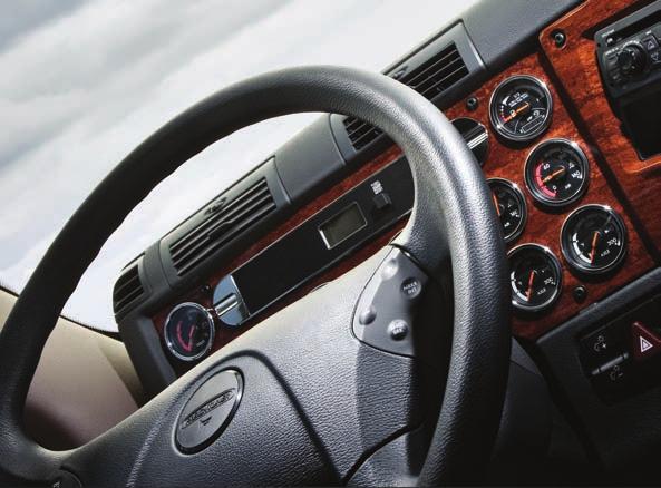 El camión también incluye controles en el volante y computador a bordo para ayudar al conductor a concentrarse en el camino.