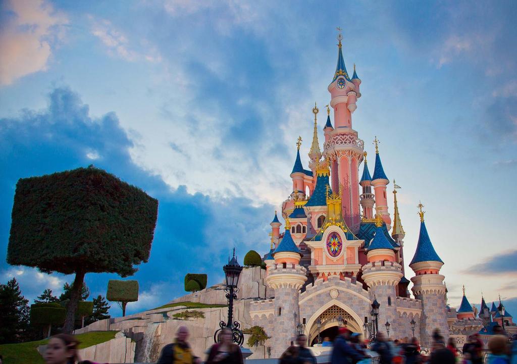Tiene abiertos un total de 5 parques de Disneylandia en París, Tokyo,