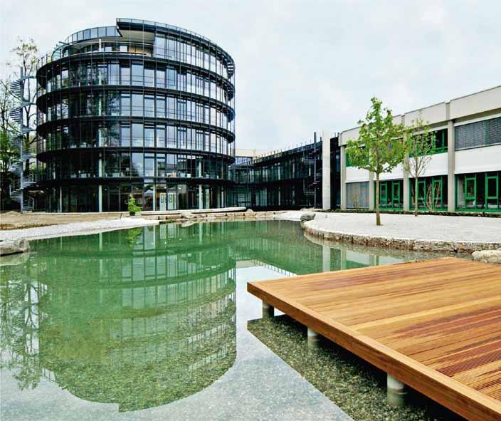 Edificios, oficinas y proyectos comerciales Inmótica Oficinas principales Schattdecor, Thansau, Alemania. El nuevo edificio de oficinas de 6 pisos es el centro de la nueva sede de Schattdecor.