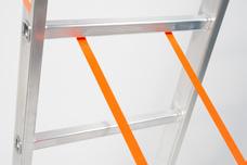 ESCALERA BÁSICA DOBLE Escaleras con doble subida. Permiten la multi posición de tres maneras: vertical, tijera con firme escalonado o desnivelado.