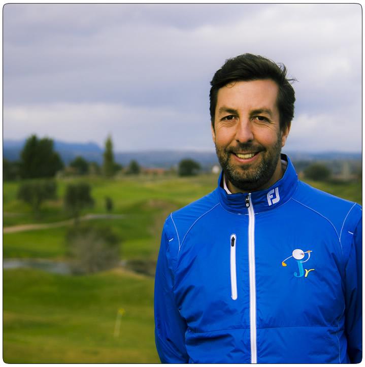 Alastair Spink Alastair cuenta con más de 30 años de experiencia en la industria del golf cumpliendo una variedad de funciones, incluyendo Gerente General, Director de Golf, Head Professional y