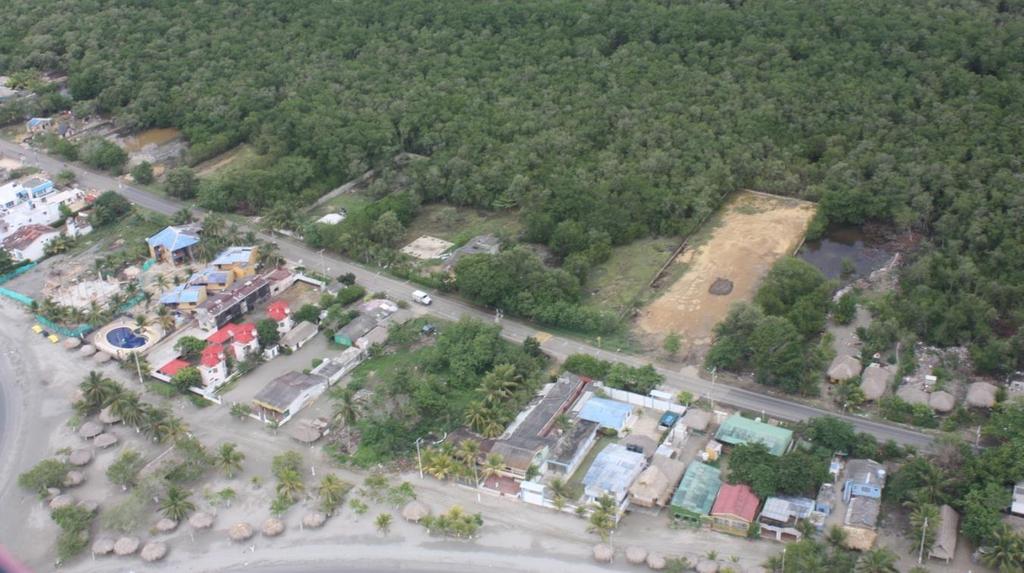 Foto aérea sector Boca de la ciénaga Municipio de Coveñas, Abril 2011. El rectángulo amarillo indica el sitio donde se practicó la acción de restitución como bien de uso público.
