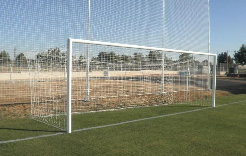 Instalaciones e equipamientos deportivos FIJA ALUMINIO Portería de futbol reglamentaria fija al suelo mediante sistema de anclaje de casquillo empotrable.