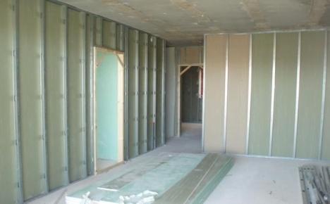 TABIQUERIA Las divisiones interiores de viviendas se realizarán mediante tabiquería de pladur colocado mediante perfilería interior
