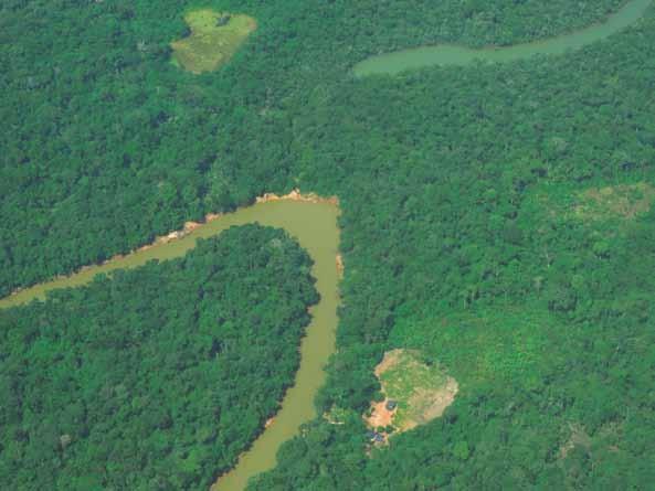 Región Amazonía La región Amazonía se caracteriza por una baja densidad poblacional y problemas de accesibilidad por lo cual los asentamientos humanos están correlacionados con los cursos de agua,