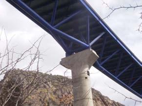 Puente García Sola 2. SOLUCION DE PROYECTO La solución elegida por el Ministerio de Fomento es un puente celosía tubular continua de canto constante de con cinco vanos.