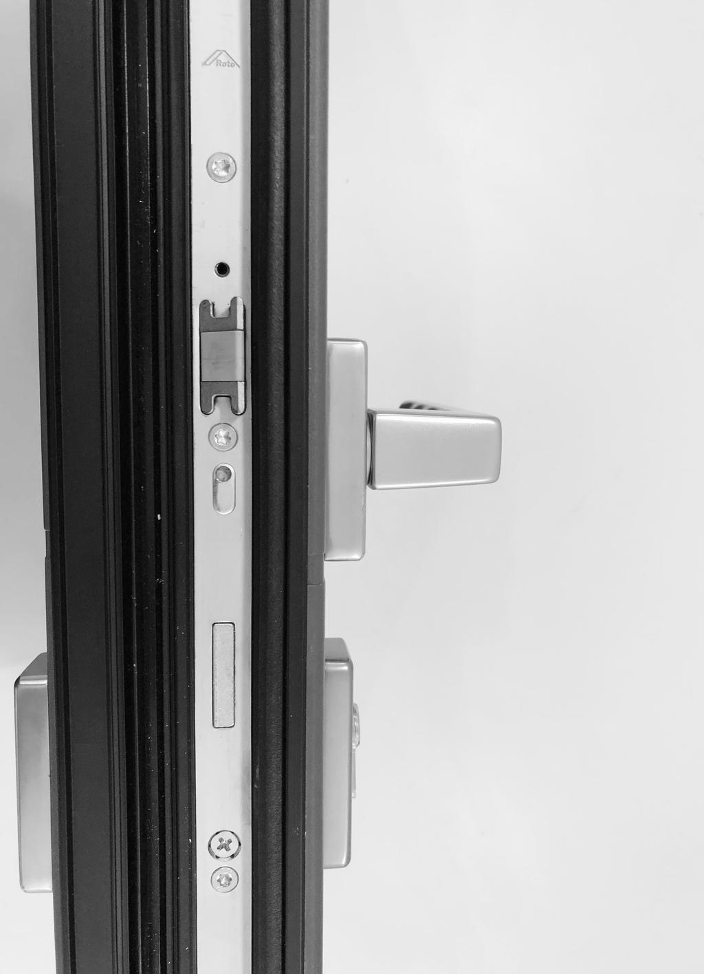 02 Catálogo puerta Pros monopanel - Caracteristicas El umbral con aislamiento previene la pérdida de energía y ofrece una protección fiable