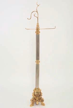 Art.6. Candelero bronce sin vela. h.114 cm.