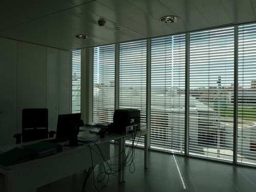 Las persianas se mueven siguiendo los parámetros de confort fijados por el cliente en el interior de la oficina que eran 21ºC en