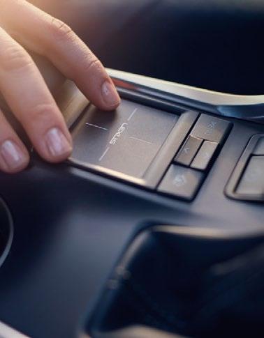 O el sistema intuitivo Touch Pad, que ofrece acceso a Lexus Premium