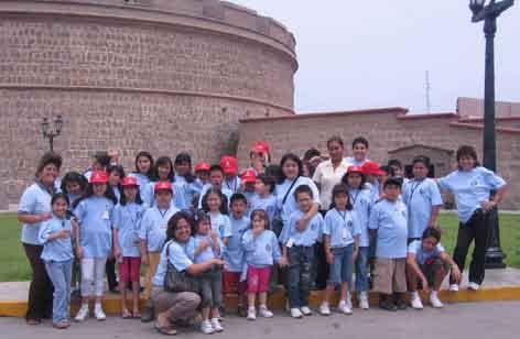 Con alegría desbordante, 60 niños visitan lugares turísticos del Callao HIJOS DE SERVIDORES DE LA CORTE DE LIMA DISFRUTAN DE VACACIONES UTILES El titular de la Corte de Lima destacó la deferencia de