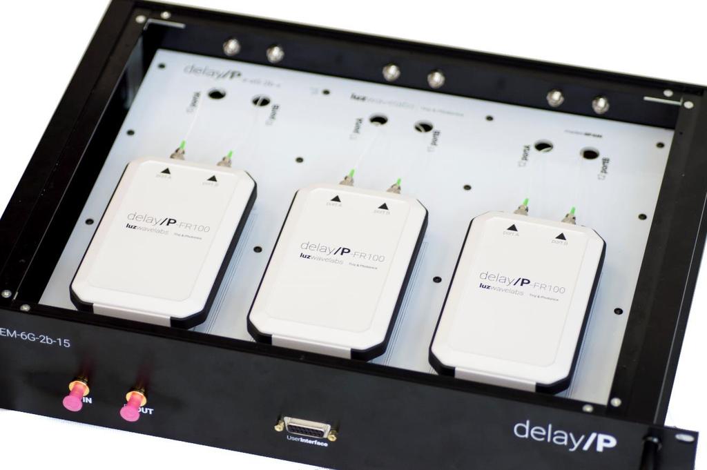 Delay/P tiene una matriz de conmutadores ópticos que permite generar 4 retardos diferentes.