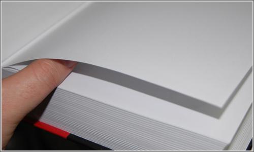 Guarda de un libro. Encuadernación en cartoné: El libro, cosido o encolado, está forrado con una cubierta de cartón.