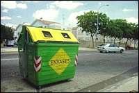 4.- La recogida de residuos en Sevilla Recogida de envases ligeros Se deben depositar envases o embalajes de distintos tipos de plástico, latas de acero y aluminio, bricks, Convenio con