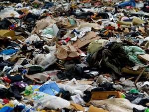 2.-El problema de los residuos Producción anual de residuos en España: 118 millones de toneladas Procedencia residuos España Servicios 24% Construcción 22% Minería 19% Hogares 18%