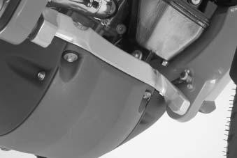 TRABAJOS DE MANTENIMIENTO EN CHASIS Y MOTOR» 62 2 Montar y desmontar la batería La batería necesita ser desmontada solamente para el retiro del servicio de la motocicleta.