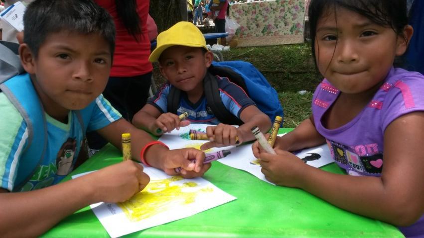 Se realizaron juegos lúdicos con los niños: preguntas y respuestas sobre temas ambientales, dibujo y pintura.