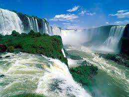 Peregrinación a la Naturaleza (del 19 al 22 de agosto) Las Cataratas del Iguazú, en la frontera entre Brasil, Argentina y Paraguay, son una experiencia encantadora en la naturaleza tropical al máximo.