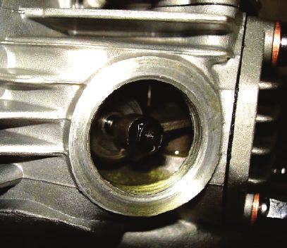 Si no se encuentra cerrada correctamente puede sobrecalentarse y posiblemente dañe el motor. Nunca use una bujía con excesivo rango de temperatura, podría causar serio daños en el motor.