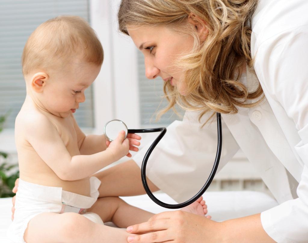 La estrategia capullo busca evitar el contagio de tosferina a los bebés recién nacidos reforzando la protección en los familiares y personas cercanas de los bebés recién nacidos.