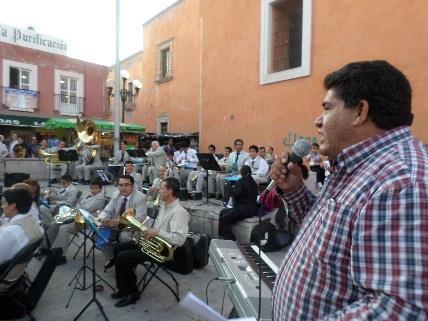 Banda Sinfónica del Municipio y del show de payasos