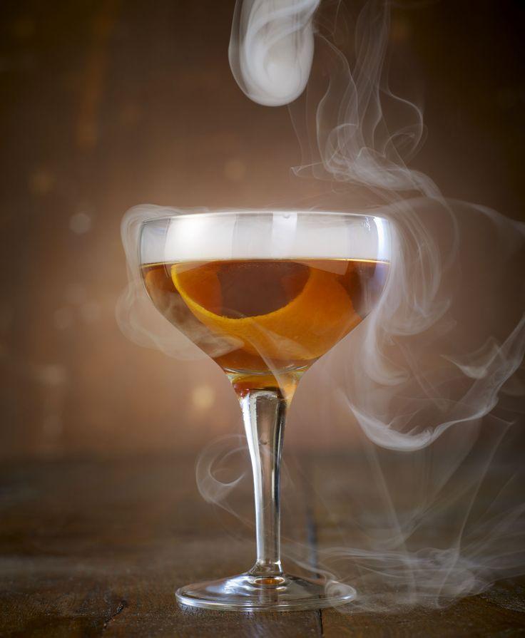 Desde 2006, utilizando los conocimientos de la Mixología y un soplete, los bartenders se han amigado con el humo, generando tragos de sabor característico y toque artístico.