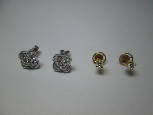 LOTE: L-036 Peso: 36,00 Precio: 570,00 Un cordón de oro; una cadena con iniciales, de oro; una chapa de oro; una pulsera de oro y cuatro colgantes de oro, dos con piedras.