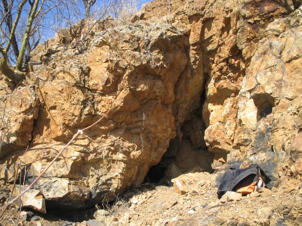 El resultado de los ensayes no son alentadores, pero tampoco representativo del depósito, ya que la mineralización está dispersa en una zona muy amplia, por las características propias del tipo de
