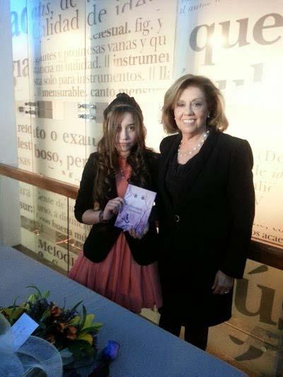Socías Muñoz, presentaron en la Biblioteca Santiago el libro "El Omnisciente" de Camila Margarit Cisterna, alumna del Colegio Arturo Toro Amor y que se