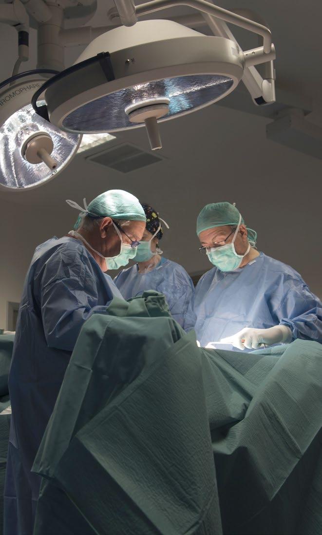 Activitat Quirúrgica 2015 2014 Intervencions urgents amb ingrés 112 124 Intervencions programades amb ingrés 261 241 Cirurgia Major Ambulatòria 920 990 Cirurgia Menor 1.295 1.