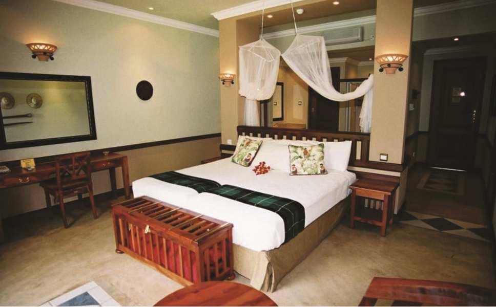 CHOBE SAFARI LODGE El hotel se encuentra en Kasane, a las orillas del Rio Chobe en el límite del Parque Nacional.