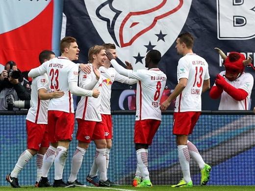 En la segunda parte, el FC Köln intentó volver a meterse en el partido y