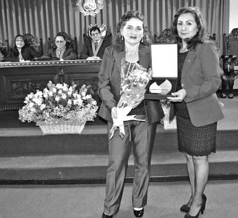 reconocimiento, respectivamente, por los años de servicio y aporte a la administración de justicia en el Distrito Judicial de Cajamarca.