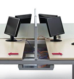 En mesas dobles el acceso a la canal doble de gran capacidad se consigue desplazando ambos tableros en sentido opuesto.