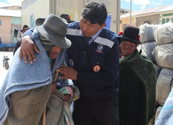 abrigo para los pobladores de las zonas más altas y vulnerables del distrito de Huayrapata como acciones de respuesta por las bajas temperaturas.