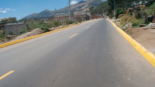 PROYECTO: ACCESO A BARRIOS OBJETIVO Realizar el mantenimiento y mejoramiento vial en la Zona La Delicia, con el fin de contar con una