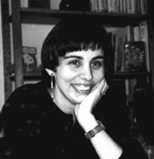 És llicenciada en filosofia i lletres (especialitat d'arqueologia) per la Universitat Autònoma de Barcelona i va treballar com a documentalista a la Comissió de les Comunitats Europees.