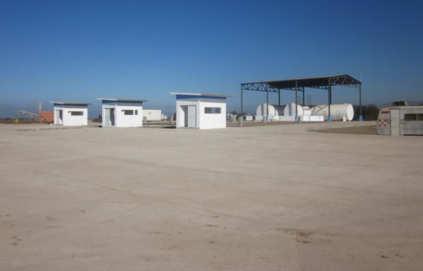 Incluye: tanques de almacenamiento para combustible y para agua y cubierta para su protección. 100,000 habitantes.