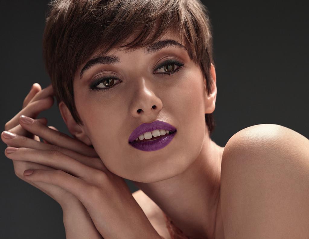 BOB WOLFENSON UNA La mejor expresión de tu belleza Jaqueline Cantelli usa Labial matific violeta 101.