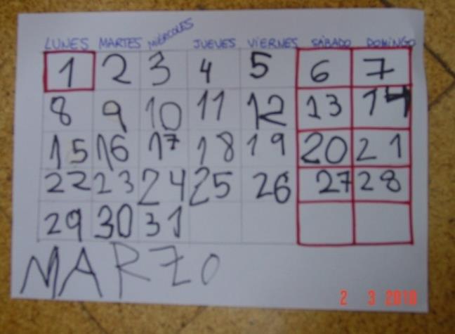 Completar escribiendo los números que faltan en un calendario.