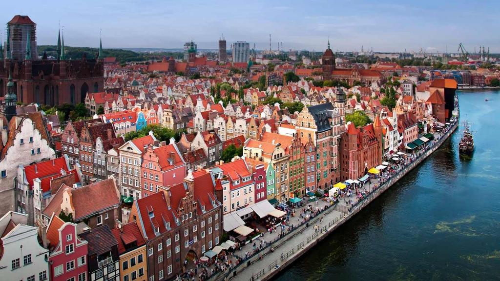 OPCIÓN 2 - GDANSK: Visita de Gdansk, donde visitaremos los lugares más destacados, como: la Fuente de Neptuno, el Dwor Artura, la Puerta de la grúa, la Puerta Verde, la Puerta Dorada y la Puerta Alta.