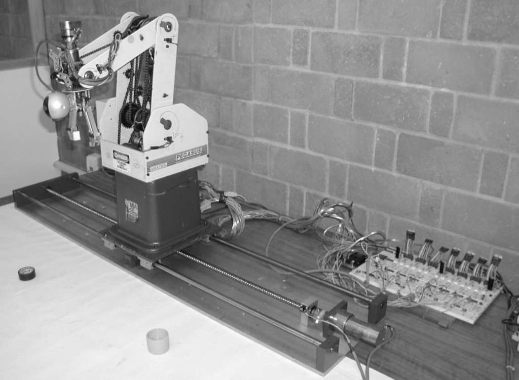 Figura 1.3: Robot Armatron con percepción [UIA 2003] Sistema de visión para control de robots manipuladores de diseño libre.