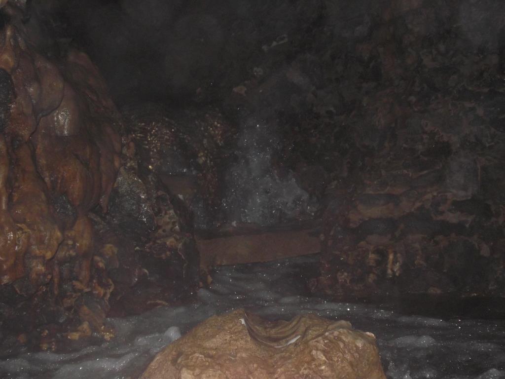 Figura 9: vista del fondo de la galería de la cueva arriba de la resurgencia de Tioyacu SECTOR DE AGUAS CLARAS Este sector fue